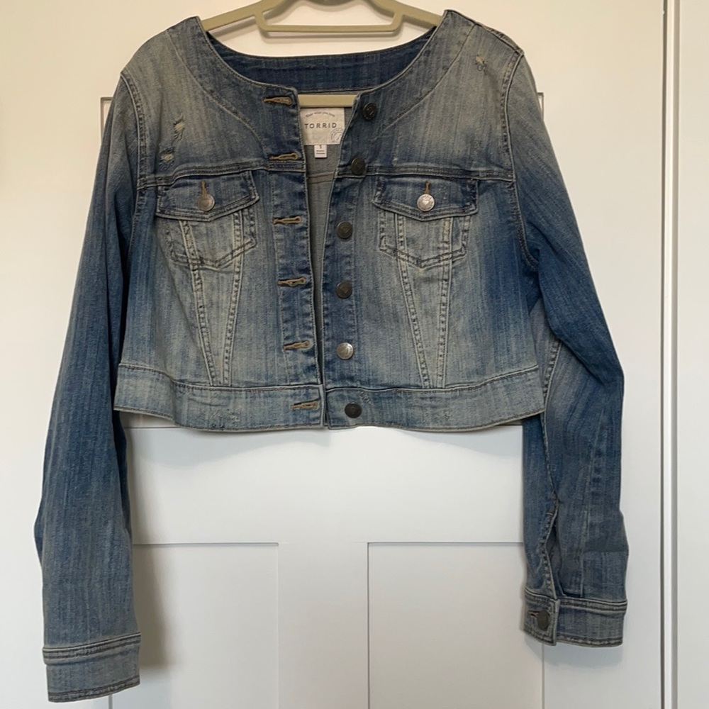 NEW Torrid Cropped Collarless Denim Jacket